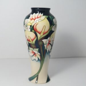 Royal Wedding Vase (122/8)