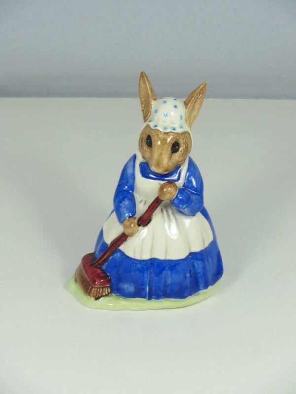 DB6  Mrs Bunnykins Clean Sweep