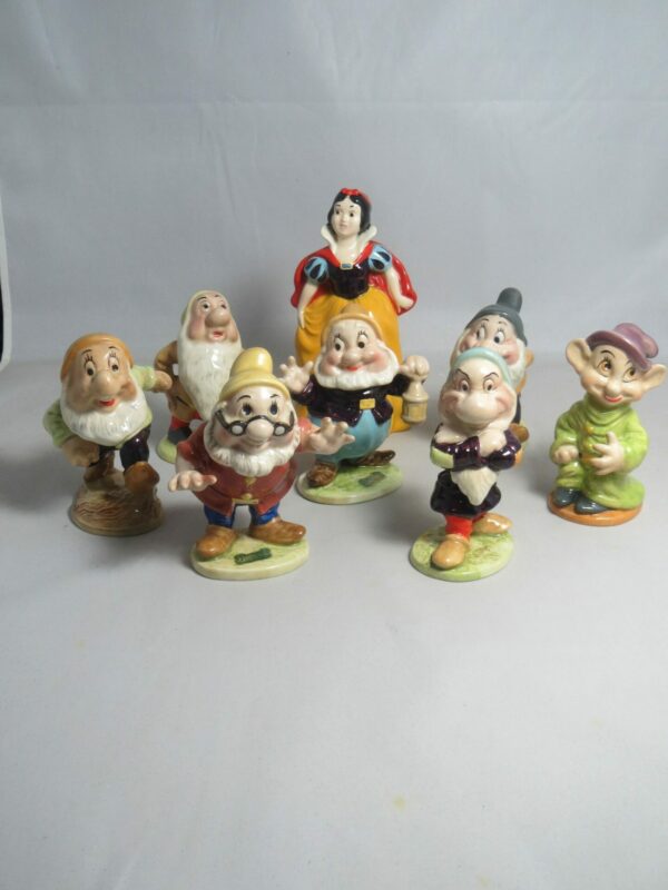 #3036 BESWICK SNOW WHITE & THE SEVEN DWARVES