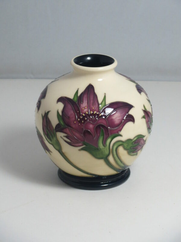 #2401 Pulsatilla Vase 41/4