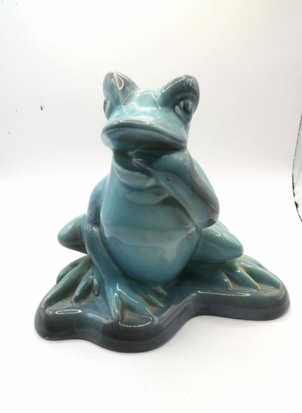 BESWICK FROG ON POTTERY BASE (Model 368)
