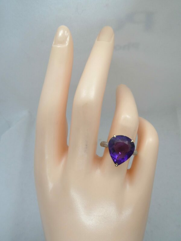 #3817 9ct Yellow Gold Amethyst & Diamond Ring