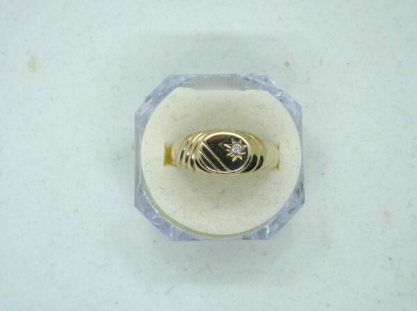 #3656 9ct Yellow Gold Diamond Signet Ring