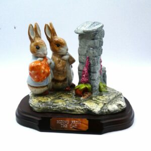 #3860 Beswick Beatrix Potter "Hiding from the Cat"