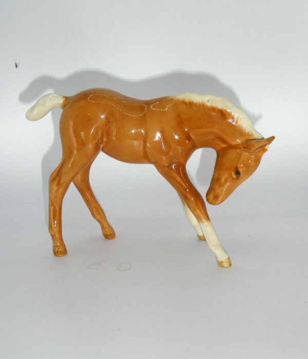 #3854 Beswick Large Foal, Head Down