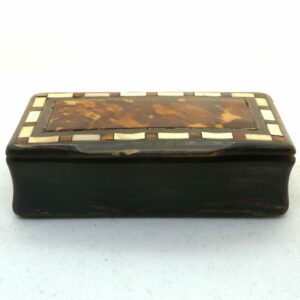 #3722 Antique Georgian Carved Horn Snuff Box