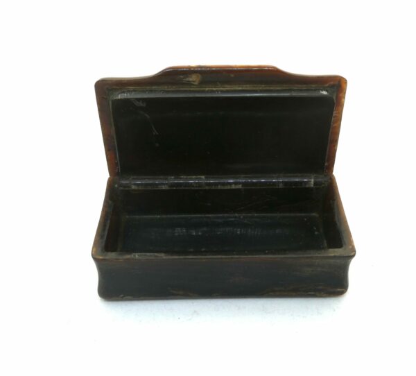 #3722 Antique Georgian Carved Horn Snuff Box - Image 3
