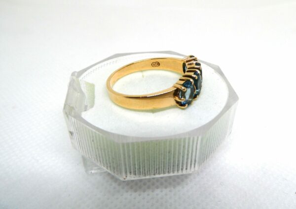 #3916 9ct Yellow Gold London Blue Topaz Ring - Image 3