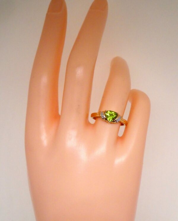 #3943 9ct Yellow Gold Peridot & Diamond Ring - Image 2