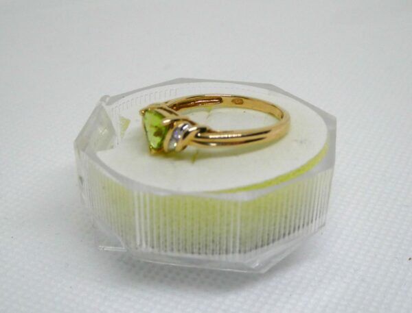 #3943 9ct Yellow Gold Peridot & Diamond Ring - Image 3