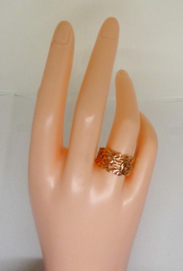 #3550 Vintage 9ct Rose Gold Filigree Ring - Image 2