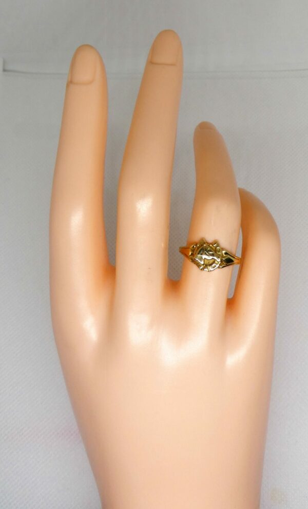 #3992 Vintage 9ct Yellow Gold Horse Head Ring - Image 2