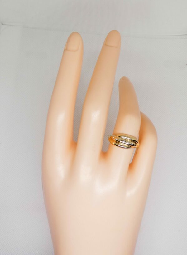#3996 9ct Yellow Gold Diamond Ring - Image 2