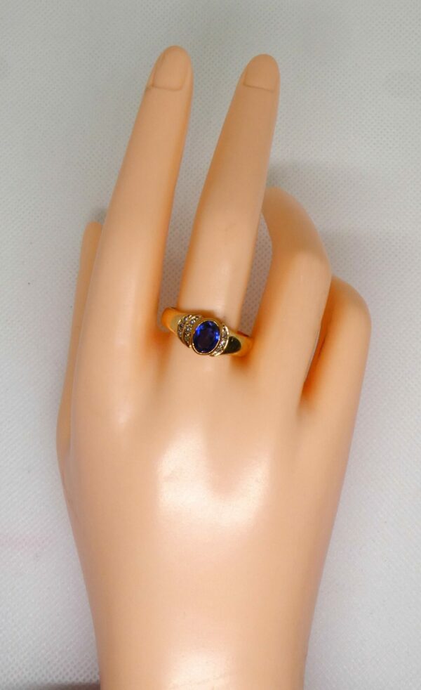 #3155 Vintage Unisex 9ct Yellow Gold Sapphire & Diamond Ring (Value: $3,740.00) - Image 2