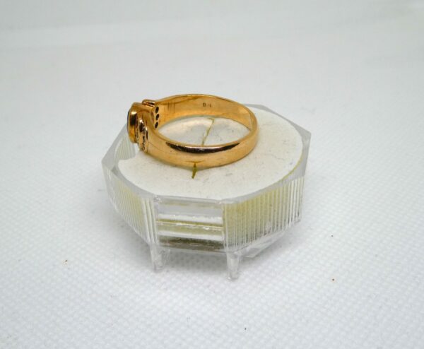#3155 Vintage Unisex 9ct Yellow Gold Sapphire & Diamond Ring (Value: $3,740.00) - Image 3
