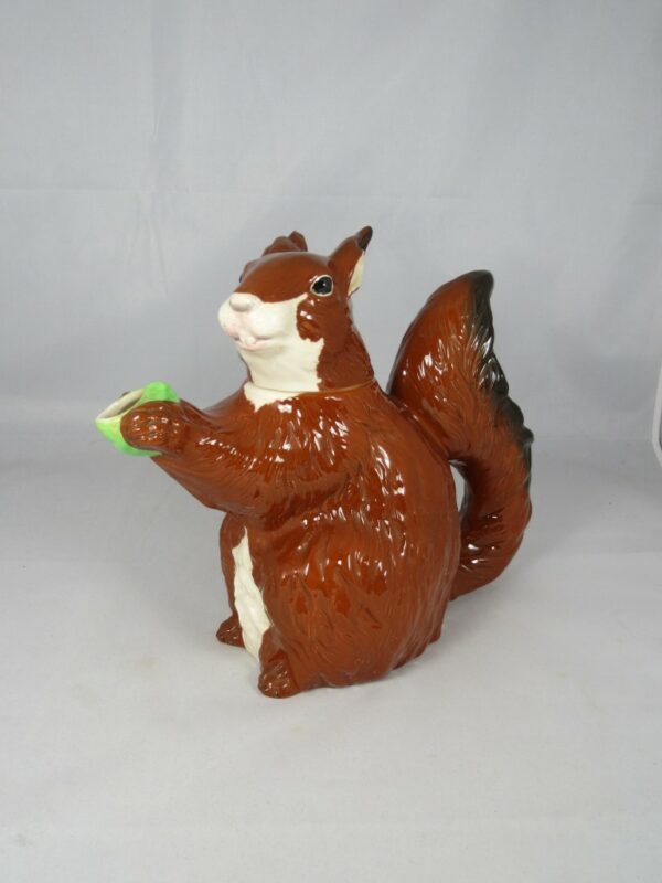 teapot, squirrel